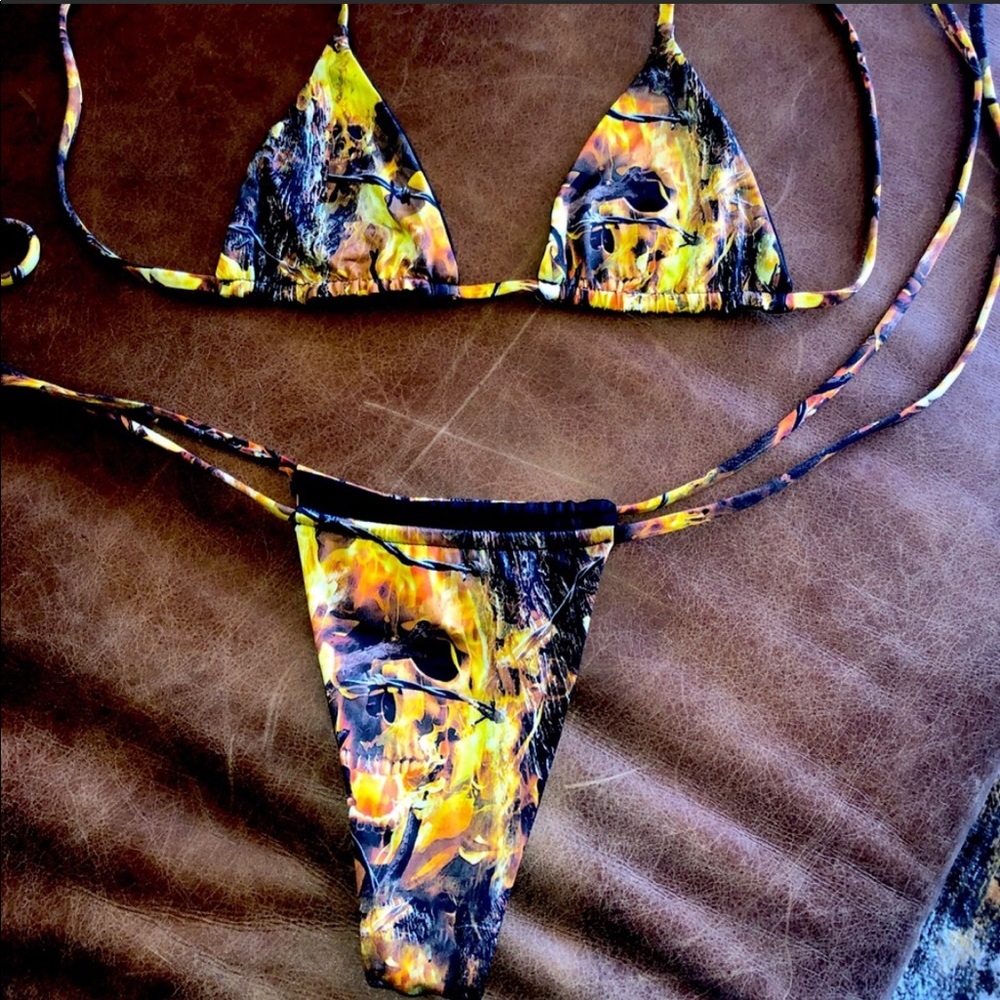 Frankies bikinis Set!  Rare print.